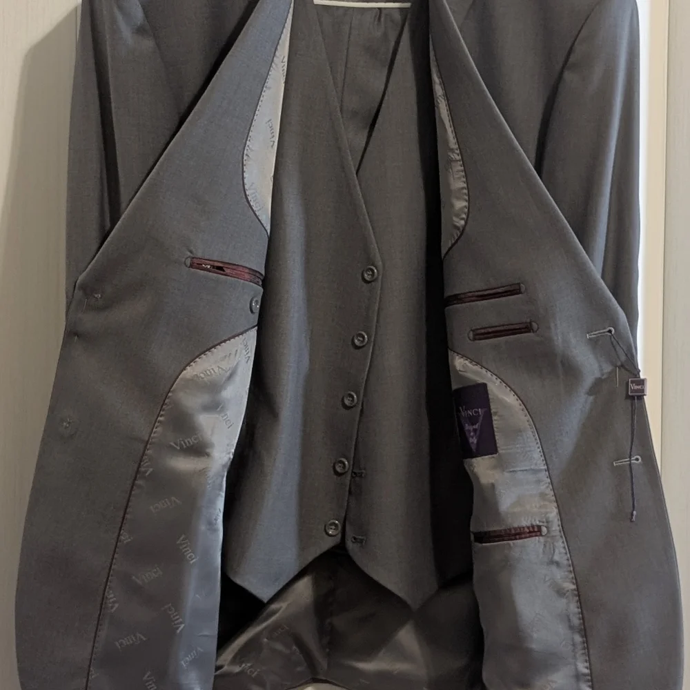 Men's Vinci 3 Piece Gray Suit Size 52R, Pants 47/30 - Picture 3 of 4